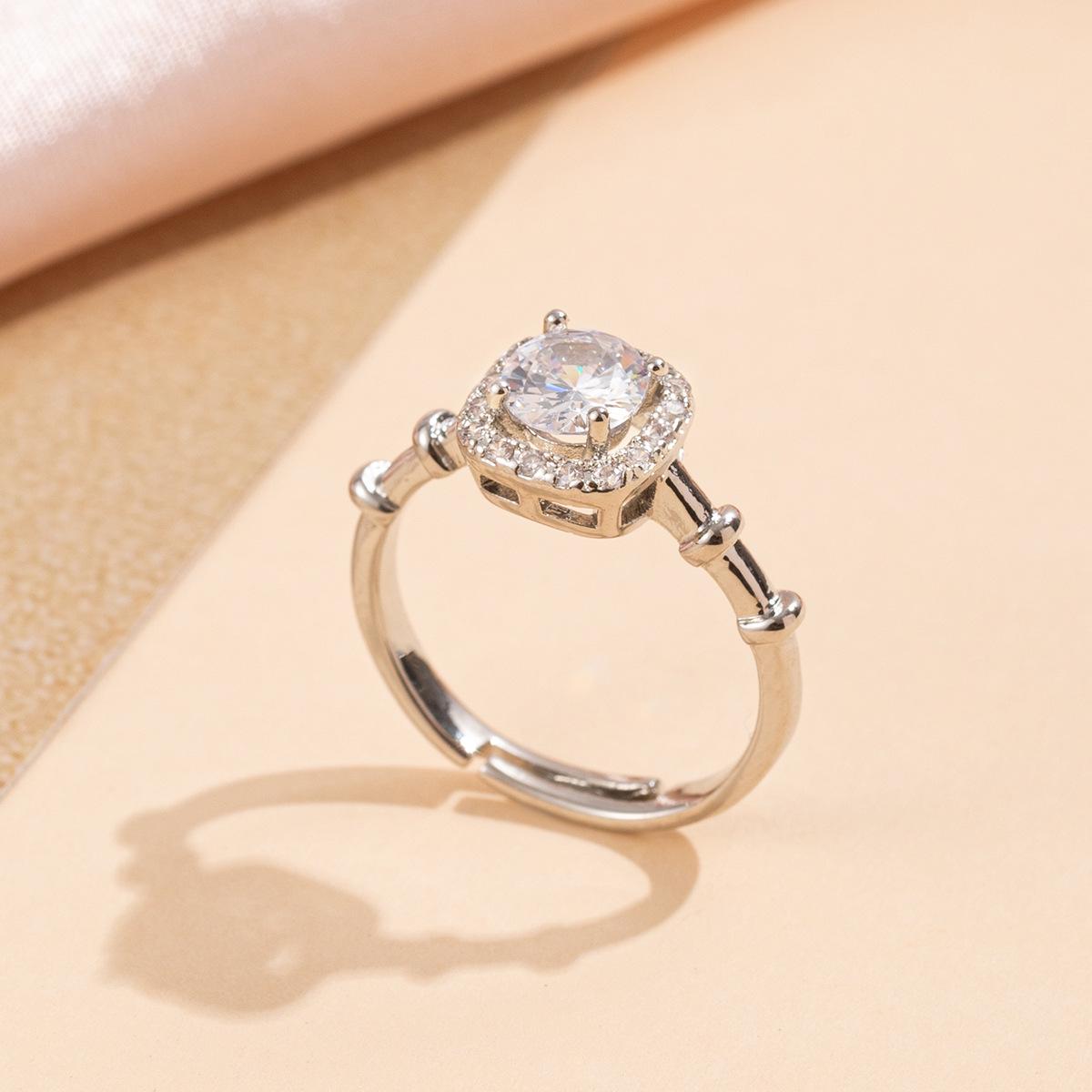 

Кольцо Сердце Четырехлистный Клевер Фиолетовое - Медь с Микро-вставкой Циркона, Дизайн под Европейским и Американским влиянием, Элегантное и Роскошное.