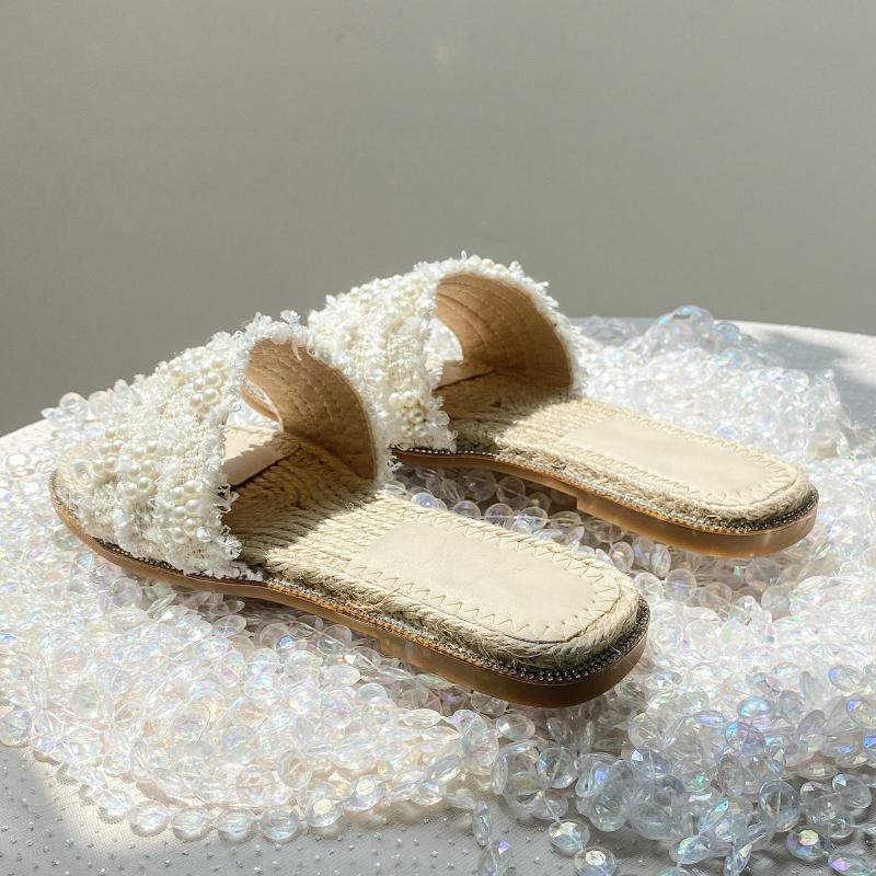 Summer 2025 new cool slippers women's summer wear fashionable flat bottom out one-word drag pearl simple large size shoes