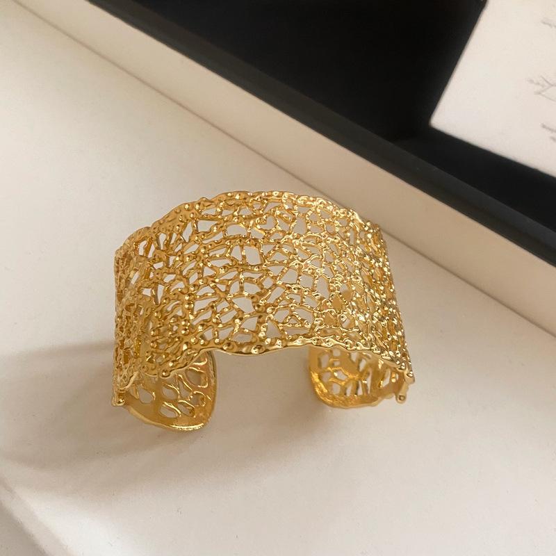 Women's High-End Openwork Bangle: Exquisite, Versatile Autumn/Winter 2025 Fashion Jewelry
