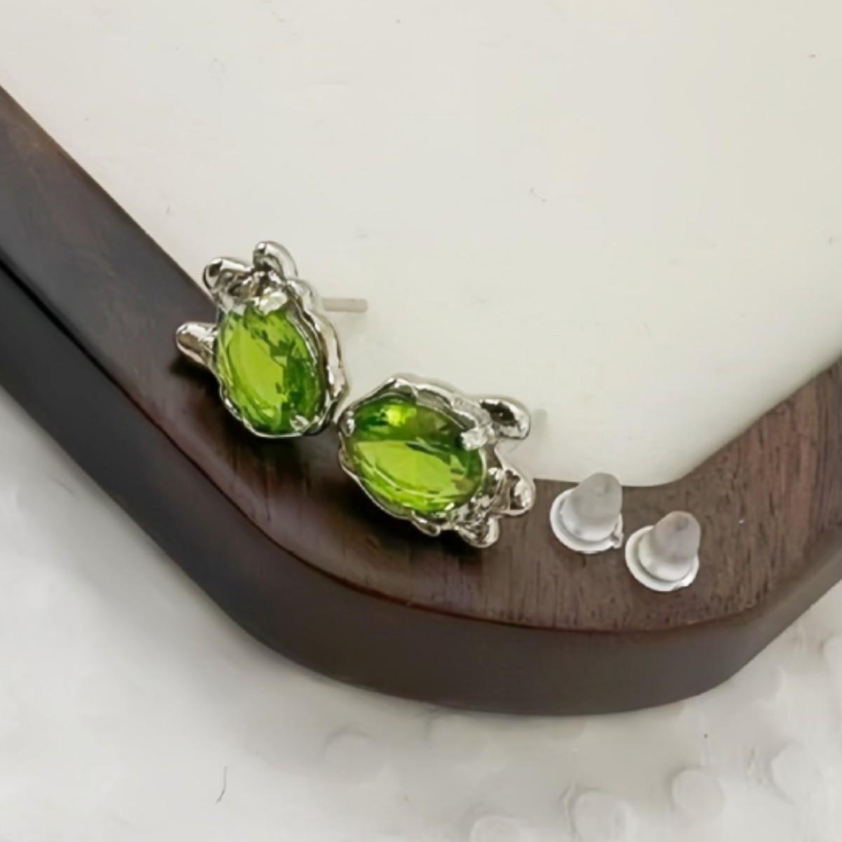 

Серьги оливкового цвета: Нишевый дизайн Весна/Лето, Стиль High-End платиновый