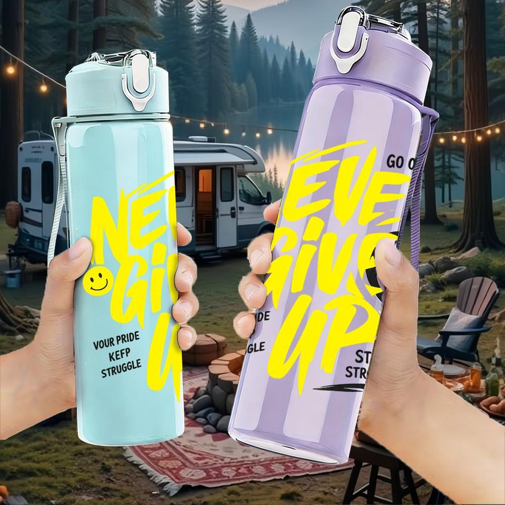 1PC Never Give Up Yellow Slogan Print 750ml Color Plastic Sports Water Bottle Leakproof Flip Straw Lid Suitable for Sports Office Home Use