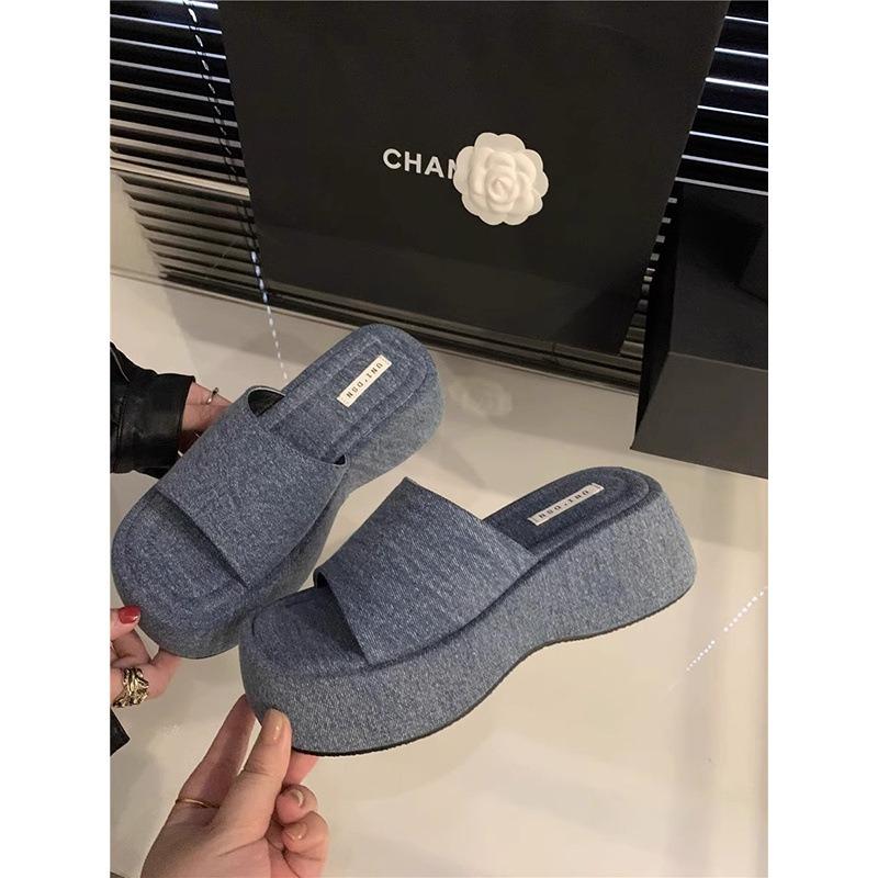 Thick-soled Slippers Women Wear New Cool Slippers In Summer Women's High Heels Seaside Beach Flip-flops