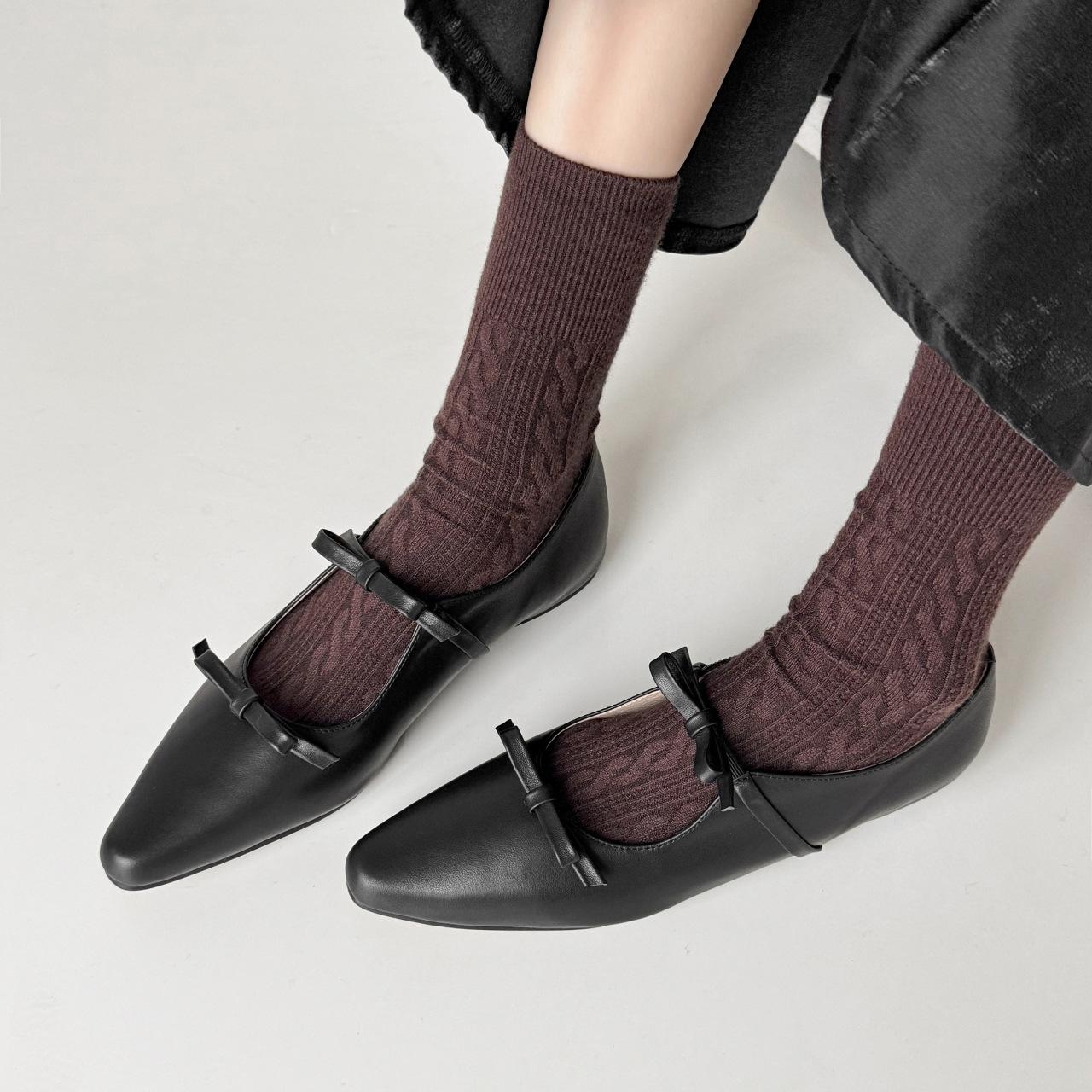 

Retro silver Mary Jane shoes women s thick heel 2024 spring new soft leather round head single shoes medium heel small leather shoes 35 чёрный