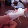 Non-Toxic 1Pc Fake Nail Through Finger Prank Toy Kids Novelty Magic Friend Halloween Scare Trick Joke Toy Practical Fool Gags Party Games