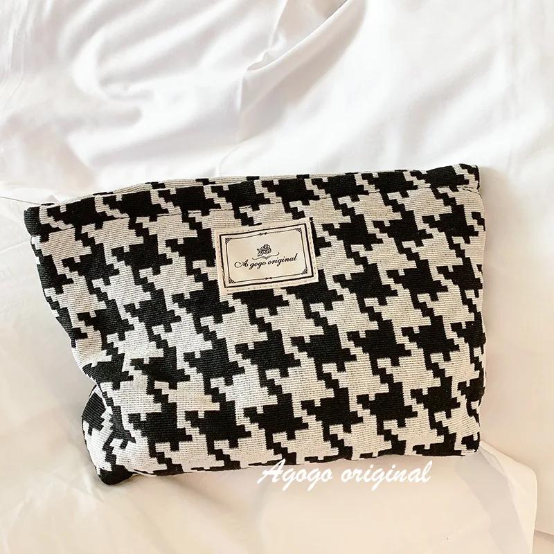 

Women s Classic Leopard Print Makeup Bag Zipper Pouch Large Capacity Make Up Pouch Travel Toiletries Bag Cosmetic Bag for Female 26X19cm
