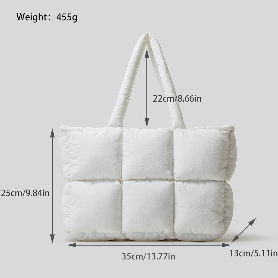 Bolso tote de invierno blanco nube para mujer: Bolso de mano suave y acolchado con diseño de cuadrícula de seis palacios.