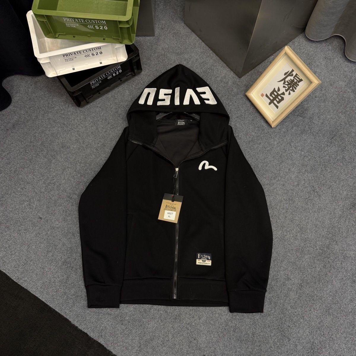 

2025 Trendy Embroidered Hooded Jacket - Loose Fit for Unisex Couples, Perfect for Spring and Autumn 2XL (65-72.5 kg)