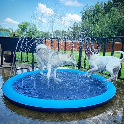 Tragbarer Hunde-Pool für Outdoor-Spaß mit eingebautem Sprinklersystem, strapazierfähigem Kunststoff für sommerliche Abkühlung im Garten, Sprinkler eingebaut