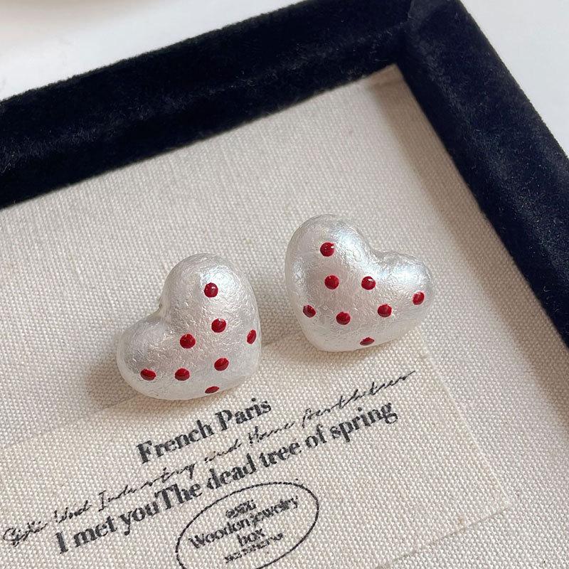 Cotton Pearl Polka Dot Heart Stud Earrings for Women Exquisite Sweet Matte Ear Studs Simple Retro Casual Versatile Jewelry Gift красный