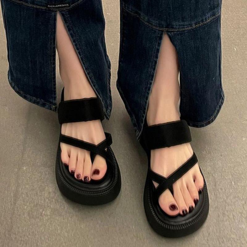 Thick-bottomed beach cool slippers women's 2025 summer new non-slip fashion flip-flops small height-increasing slippers