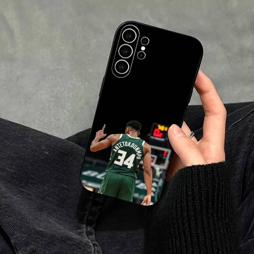 Giannis Antetokounmpo 34 Phone Case For Samsung S25,S24,S21,S22,S23,S30,Ultra,S20,Plus,Fe,Note,10,9,5G Black Cover