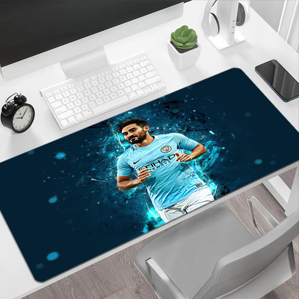 Dynamic Soccer Player Pose Large Mouse Pad Keyboard Mat Computer Desk Keyboard Mat Non-Slip Rubber Bottom Computer Desk Office Decoration Accessory