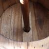 Biervat Kruk & Parasolhouder – Natuurlijk Hout 38 x 32 cm