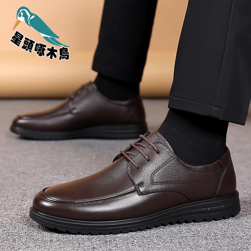 Trendiga herrskor 2025 höst nya vardagliga läderskor halkfria och slitstarka bekväma läderskor med mjuk sula