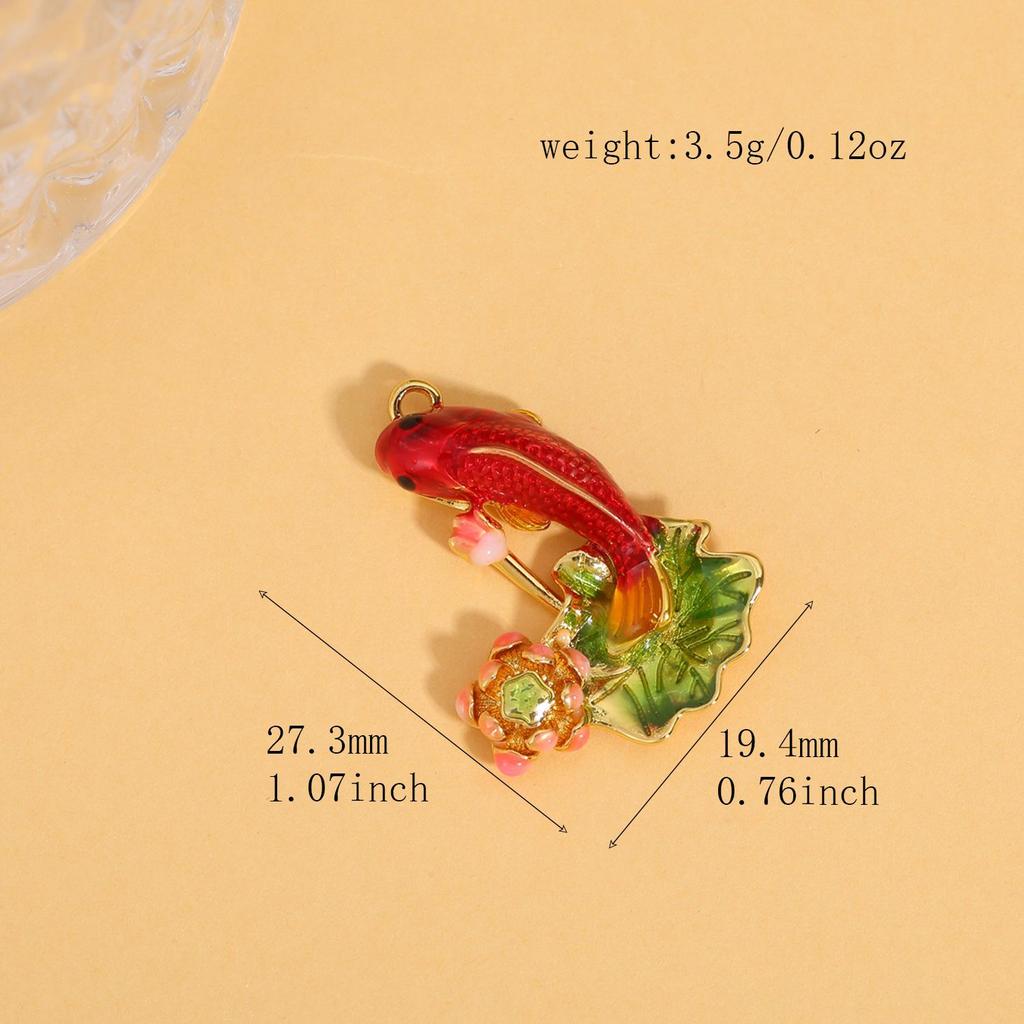 Eleganter vergoldeter Koi-Fisch Anhänger mit Strasssteinen