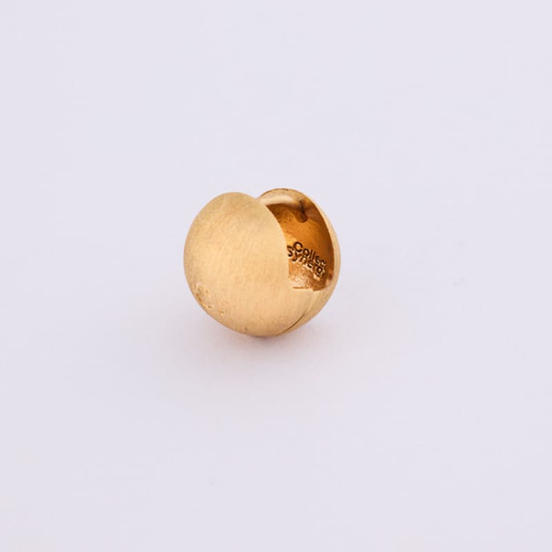 COLLECT SYNERGY c. engraved ball gold earrings