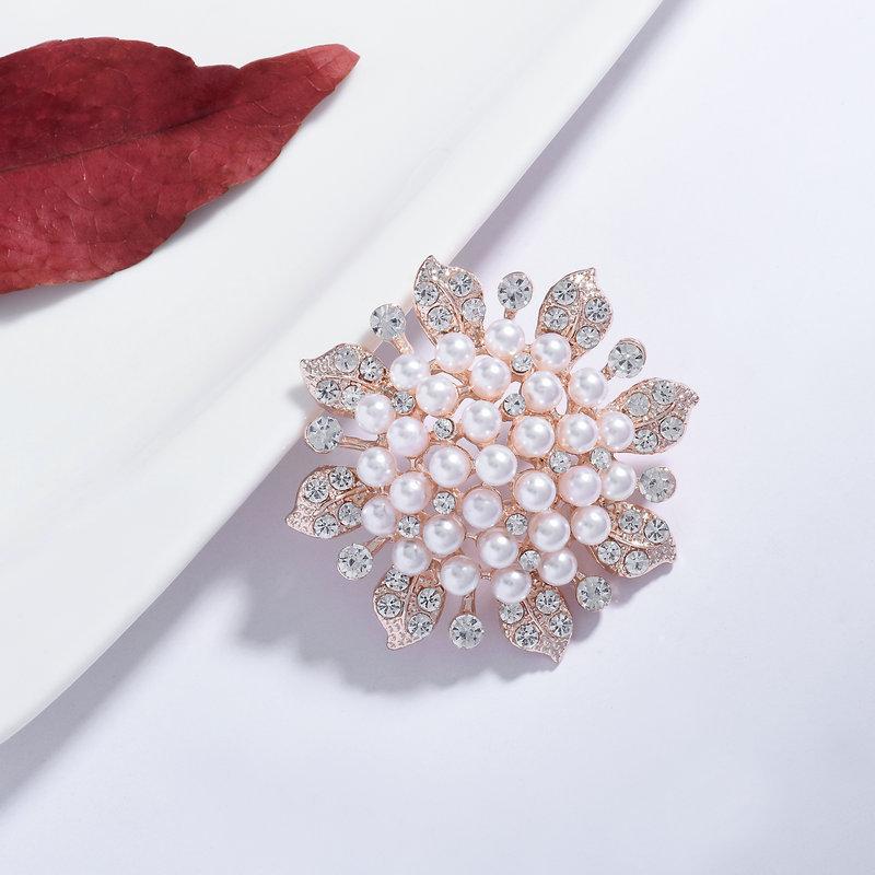 Elegant Butterfly Brooch with Imitation Pearls, High-End Exquisite Corsage Pin for Women, Classic Versatile Clothing Accessory