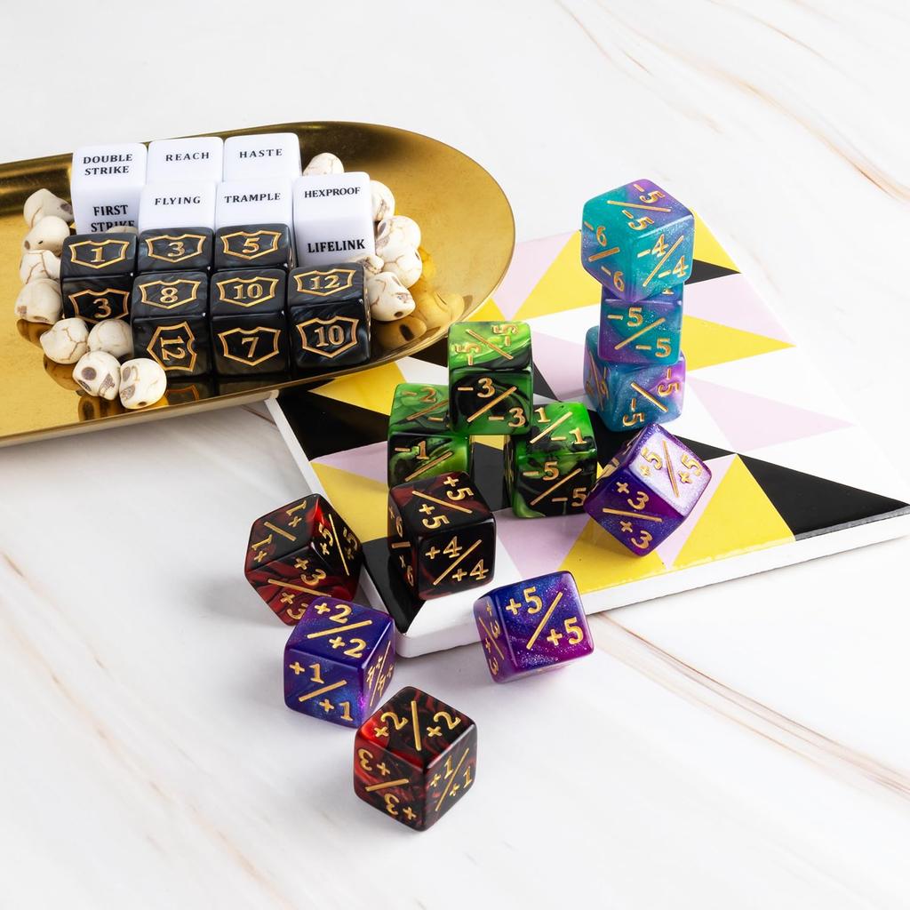 63 MTG Würfelzähler, Bulk Fähigkeits-Schlüsselwörter, MTG Token versiegelt Lebenspunktezähler, 6-seitiges Würfelset für Magic the Gathering, TCG, Kartenspiel-Zubehör