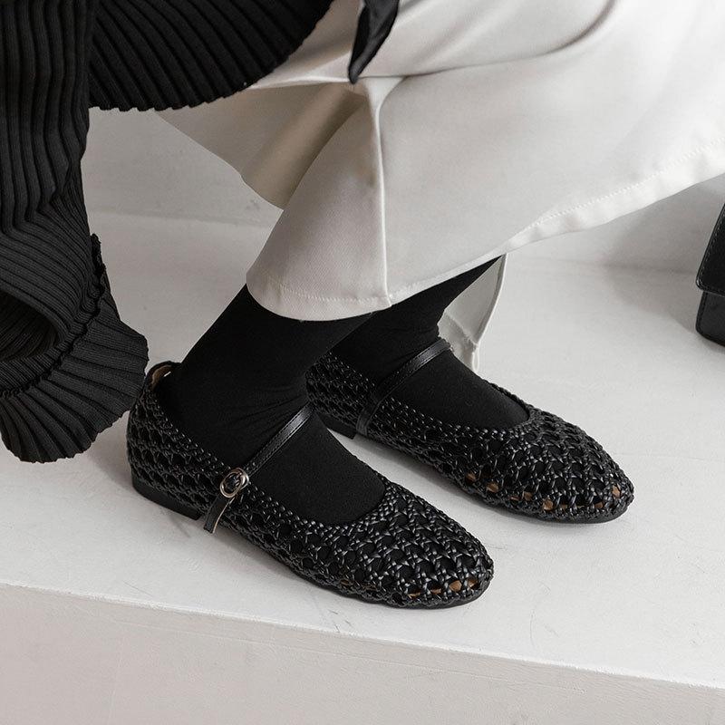 Holiday wind~ 2025 summer new French square head hollow woven Mary Jane shoes women's word with shallow mouth single shoes