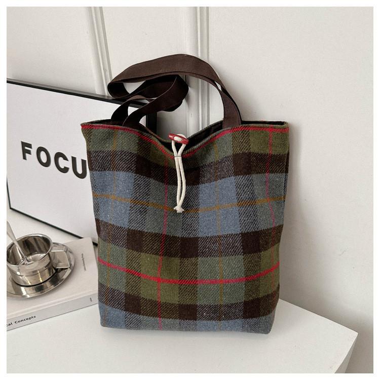 2024 New Korean Style Large Capacity Plaid Tote Bag Woolen Fabric Street Fashion Underarm Bag