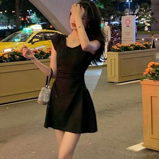 French Chic Solid Pleated U-neck Dress: Stylish Women's Summer A-line Waist-cinching Short Skirt
