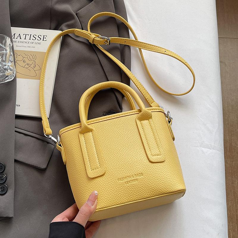 Spring and summer popular solid color simple high quality lychee pattern portable bucket bag women's fashion versatile commuter messenger bag