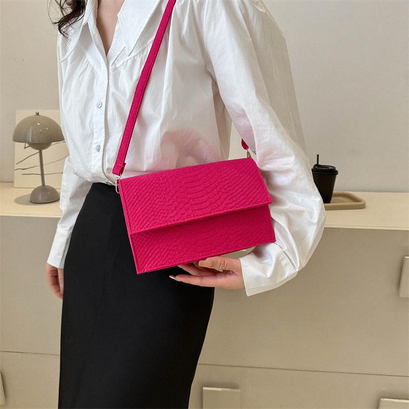 Fashionable Minimalist Shoulder Bag With Chic Design For Everyday Casual Use In Multiple Colors
