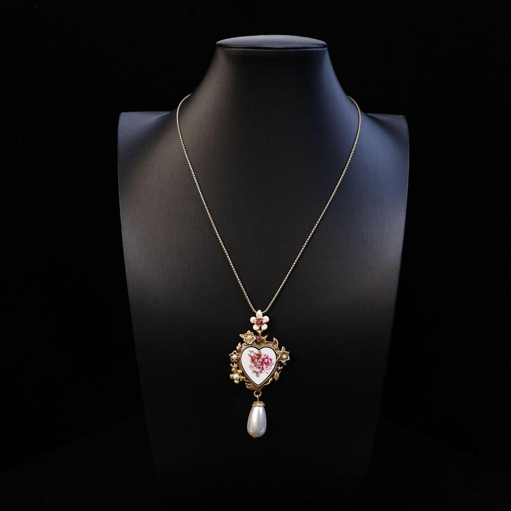 Vintage Heart Flower Court-Style Pendant Necklace for Women