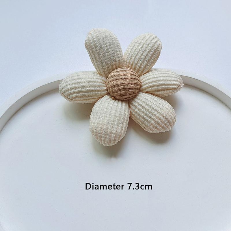 Cute Creative Knitted Cotton Filled Flower Brooch Badge Pins For Bag Backpacks Coat Brooch Decoration Accessories Couple Gift