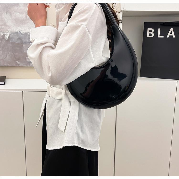 Niche Patent Leather Jelly Bag Women's Large-capacity New Summer Shoulder Armpit Bag Commuter Dumpling Bag
