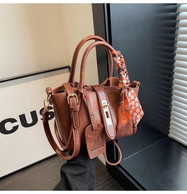 

Niche design silk scarf small bag 2025 spring texture shoulder bag popular messenger bag foreign style portable bucket bag коричневый