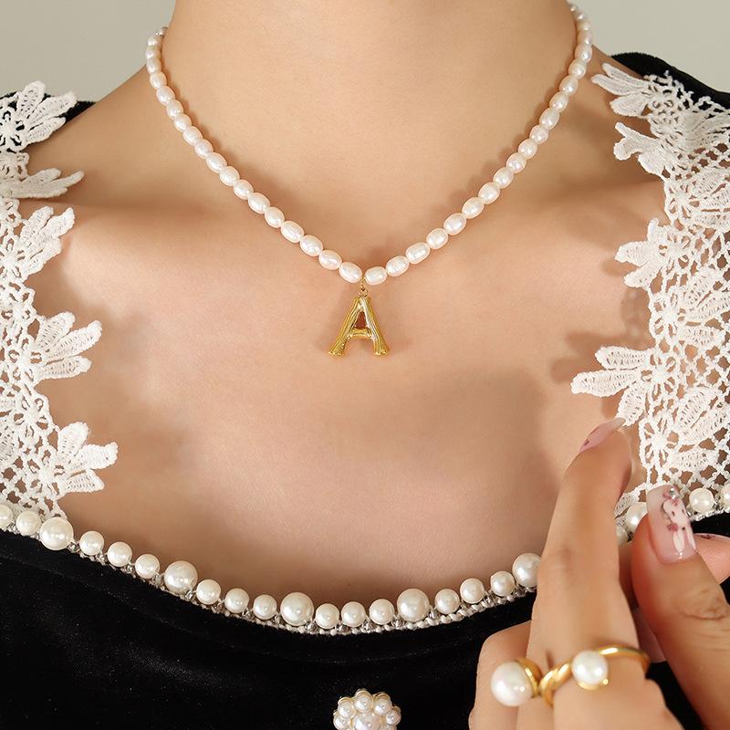 Party Banquet Gorgeous Non-Fading Light Luxury Design Freshwater Pearl Necklace 26 Letters Gold-Plated Pendant Collarbone Chain