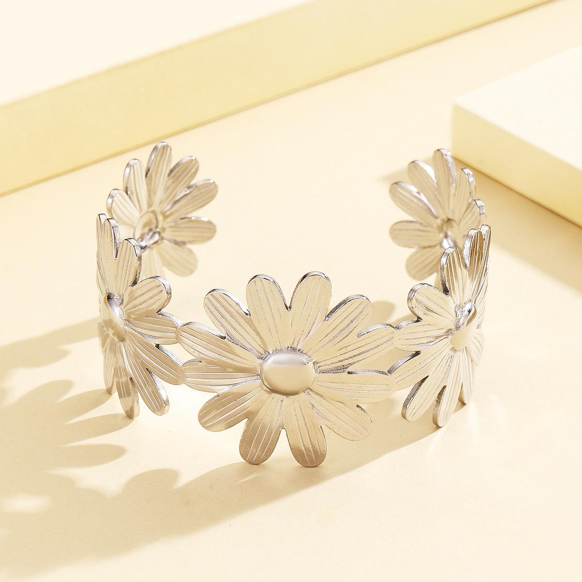 Vintage Sunflower Bracelet: 18K Gold Plated Stainless Steel