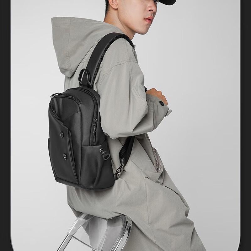 Leichte Brusttasche für Herren zum Radfahren und für Sport