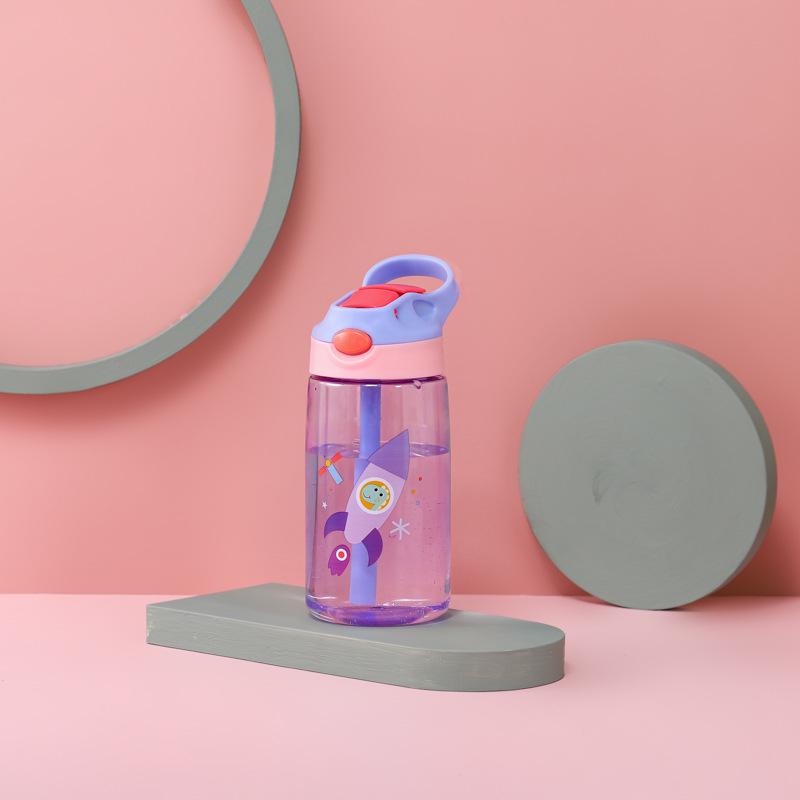 

Durable Kids Straw Water Bottle - Anti-fall, Space Plastic, Perfect for Kindergarten & Primary Students 480ml