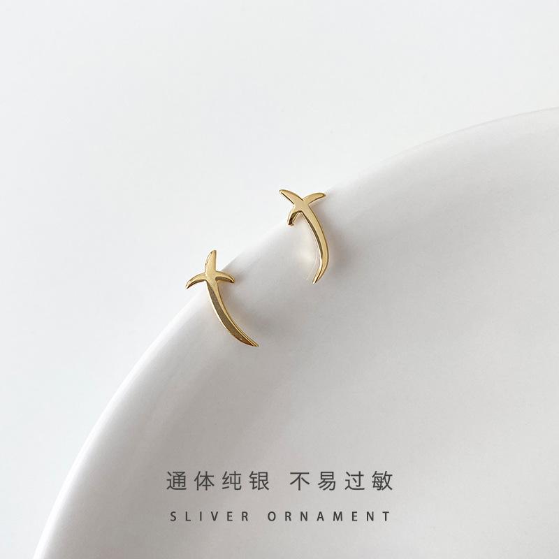 

Crescent moon earrings 925 sterling silver women s simple winding niche cold wind no ear clips ins Korean fashion earrings 925 silver