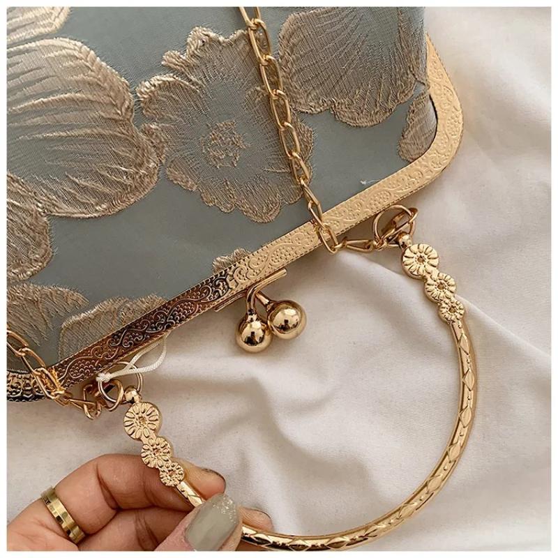 Vintage Embroidered Shoulder Bag Elegant Retro Tassel Small Square Wedding Party Handbag Luxury Designer Women Evening Clutch
