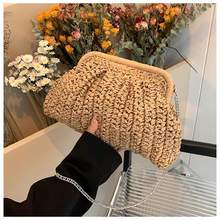This Year's Popular Bags Are Hand-woven Hand-carried Bucket Bags for Women's 2025 New Small Fresh Straw One-shoulder Messenger Bags.