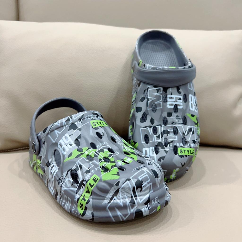 Summertime Slippers Men Thick Bottom Elevated Increase Comfortable Baotou Hollow Out Anti-slip Men Slippers Sandy Beach Casual