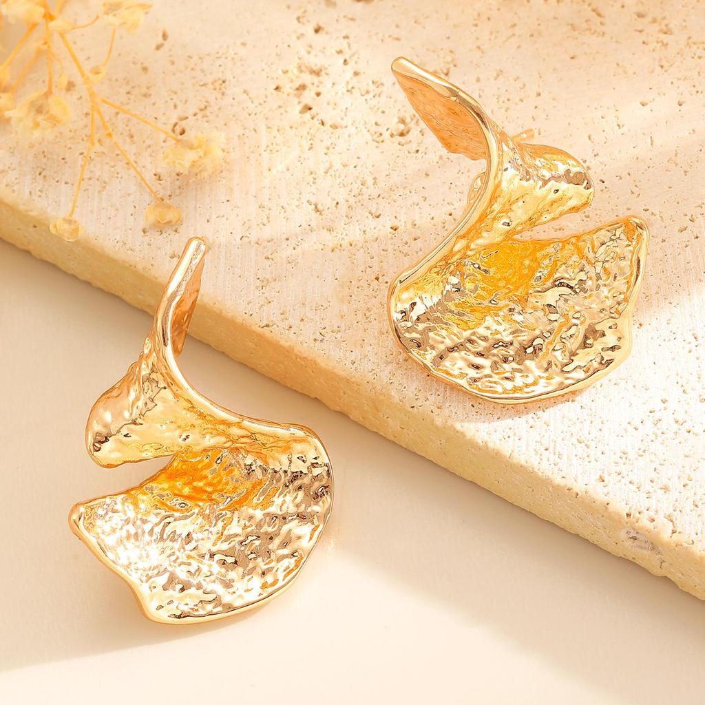 European & American Cross-Border Fashion Fan-Shaped Metal Texture Ribbon Earrings for Women - Trendy & Unique