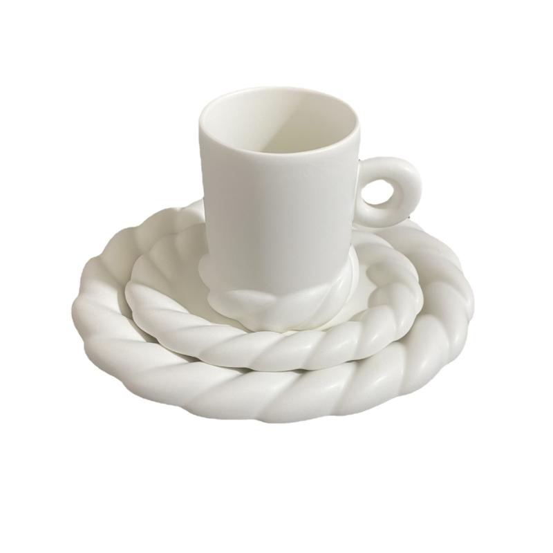 Ceramic Twist Creative Twist Snack Delicate Light Dessert Fruit Plate Coffee Milk Mug Desktop Decoration Coffee Mug with Plate