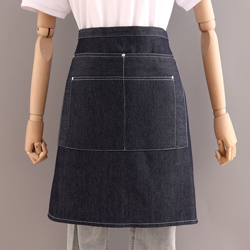 

Джинсовый короткий фартук полудлинный мужской поварской униформы износостойкий портативный карманный грязеотталкивающий фартуки для готовки и уборки взрослый тренд OneSize