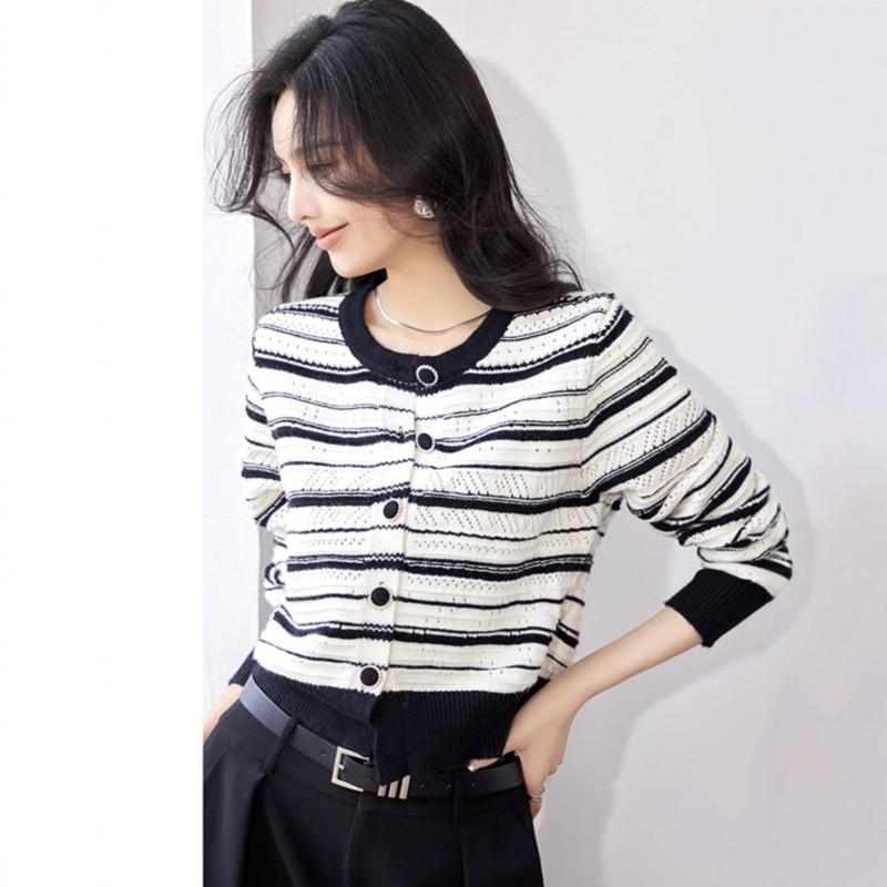 Niche Women's Autumn Clothing New Classic Striped Outer with Long-sleeved Wool Knitted Cardigan Short Coat Top