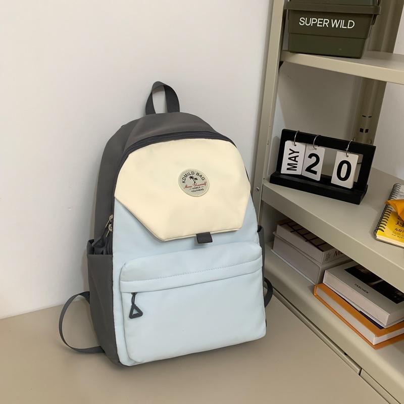 

Этот рюкзак — модная и вместительная сумка для учеников средней и старшей школы в стиле школьницы. .