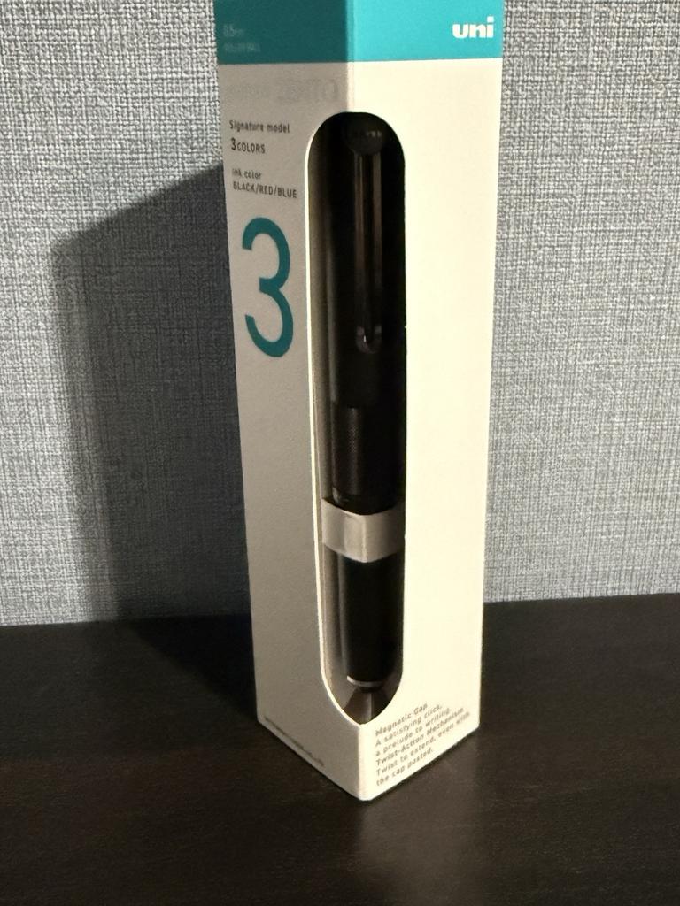 Penna a sfera a scatto uniball ZENTO Modello Signature 3 colori 0,5 mm M-Nero Nero Rosso Blu