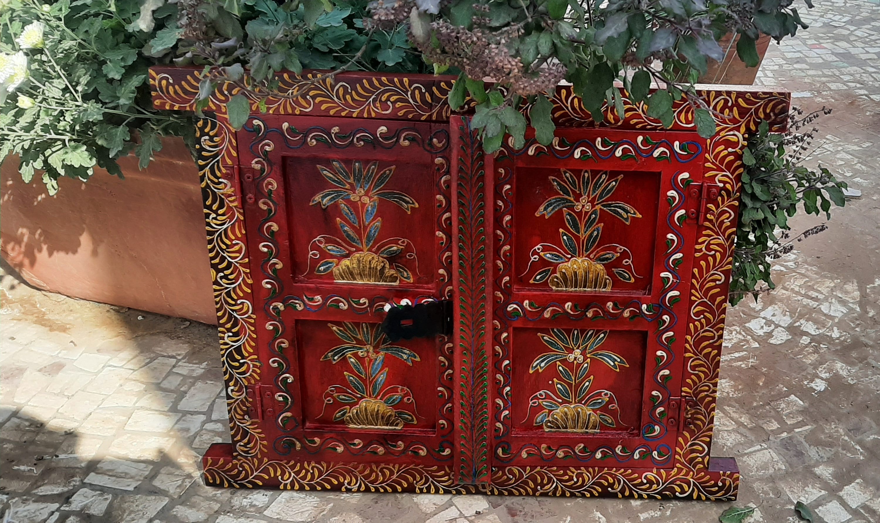 Handmade Red Wooden Jharokha: Embossed Painted Wall Decor Frame разноцветный