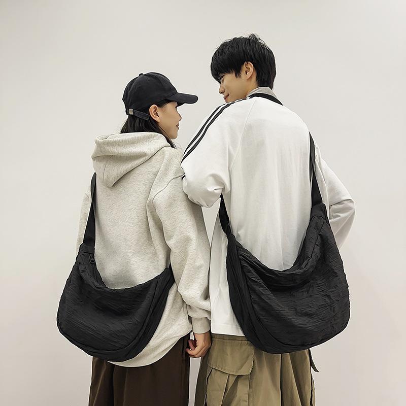 Men'S And Women'S Niche Pleated Lazy Style Big Satchel Casual Commuter Messenger Bag Fashion Trend Black Shoulder Bag