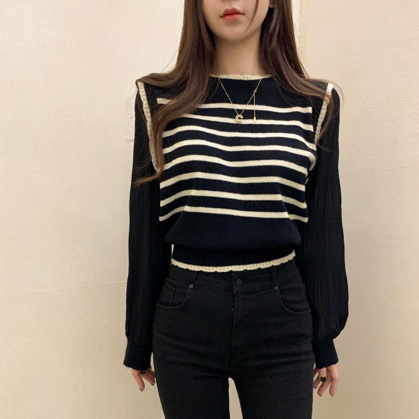 Women's Off-White Retro Patchwork Chiffon Striped Knit Sweater Shirt, One Size, Black, Korean Niche Design.