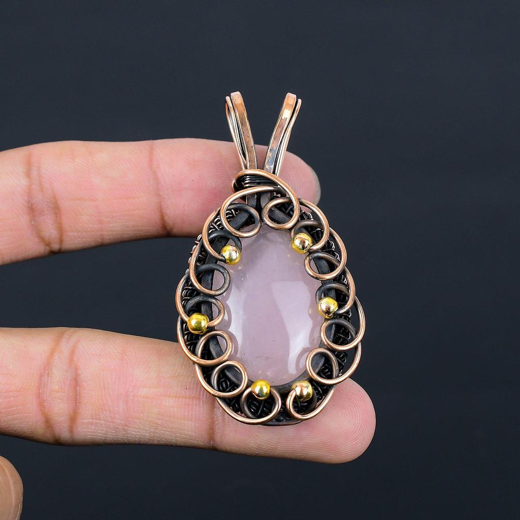 Ručne vyrábané šperky s príveskom z drahokamu ruženín z čistého medeného drôtu