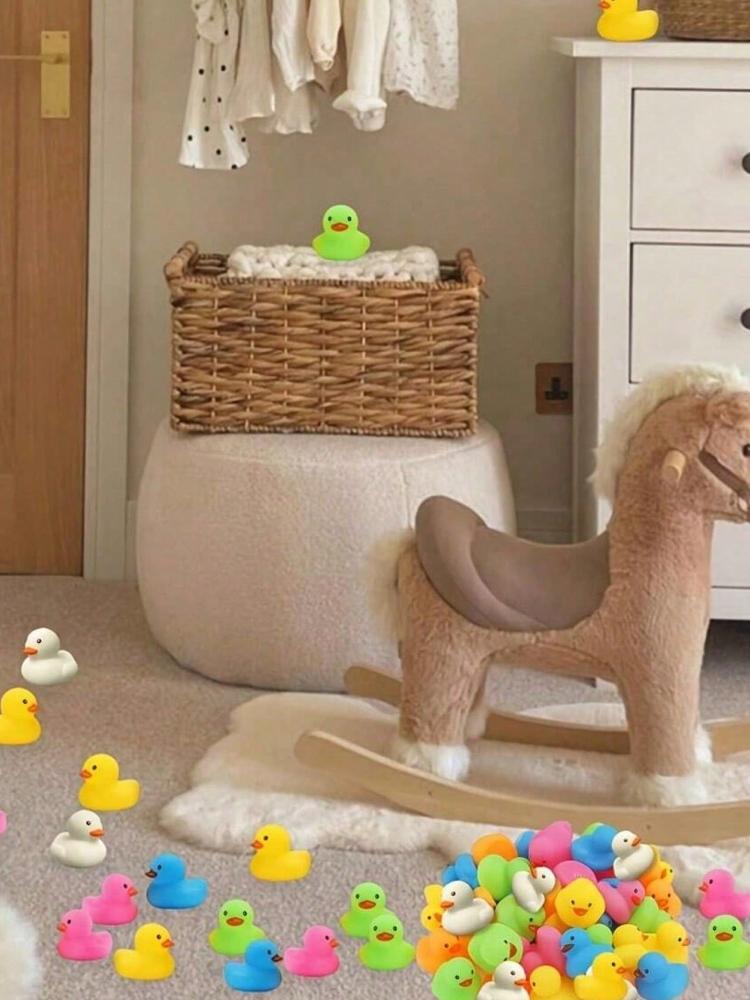 5pcs Random Color Mini Duck Shower Toys, Summer Beach Swimming Pool Activity Bathtub Swimming Bath, Christmas Children's Toys